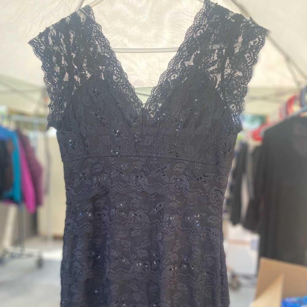 Vintage 90’s/000’s Black sequin/lace formal form-fitting stretchy dress
